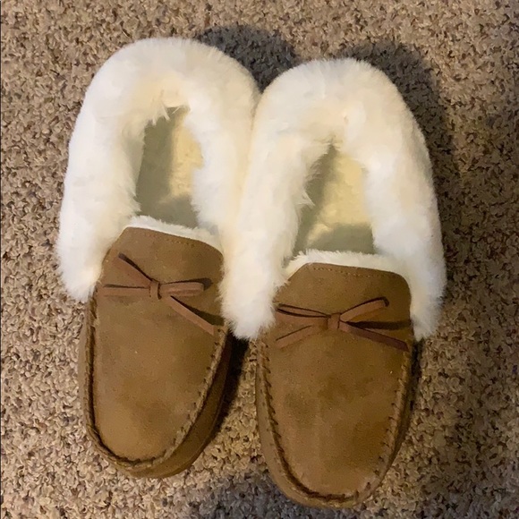 brown fluffy moccasins - Picture 1 of 3